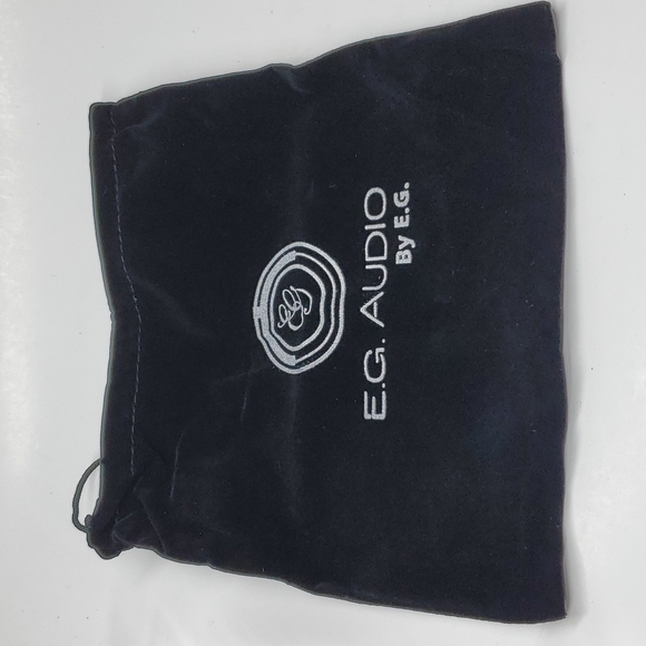 E.G. Audio Wireless Headset Noise Cancelling Hands Free Calling in Black